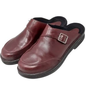 Clarks women's mahogany red leather slip on mules, slides, slip on shoes, sz 9